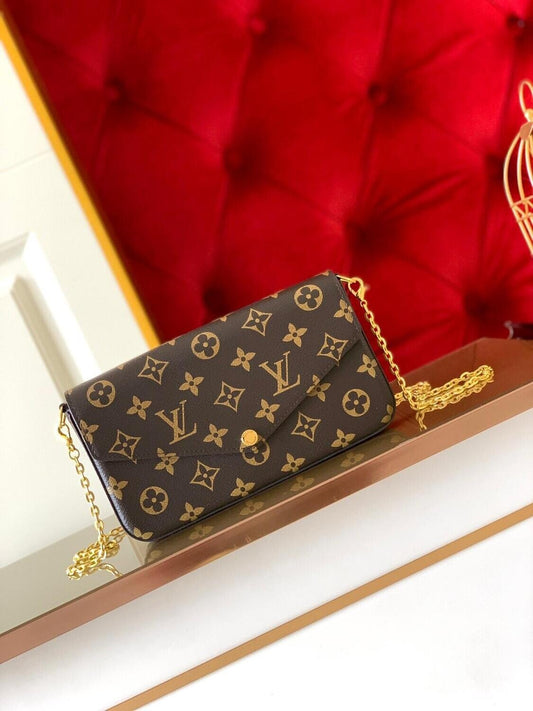 LV POCHETTE FÉLICIE